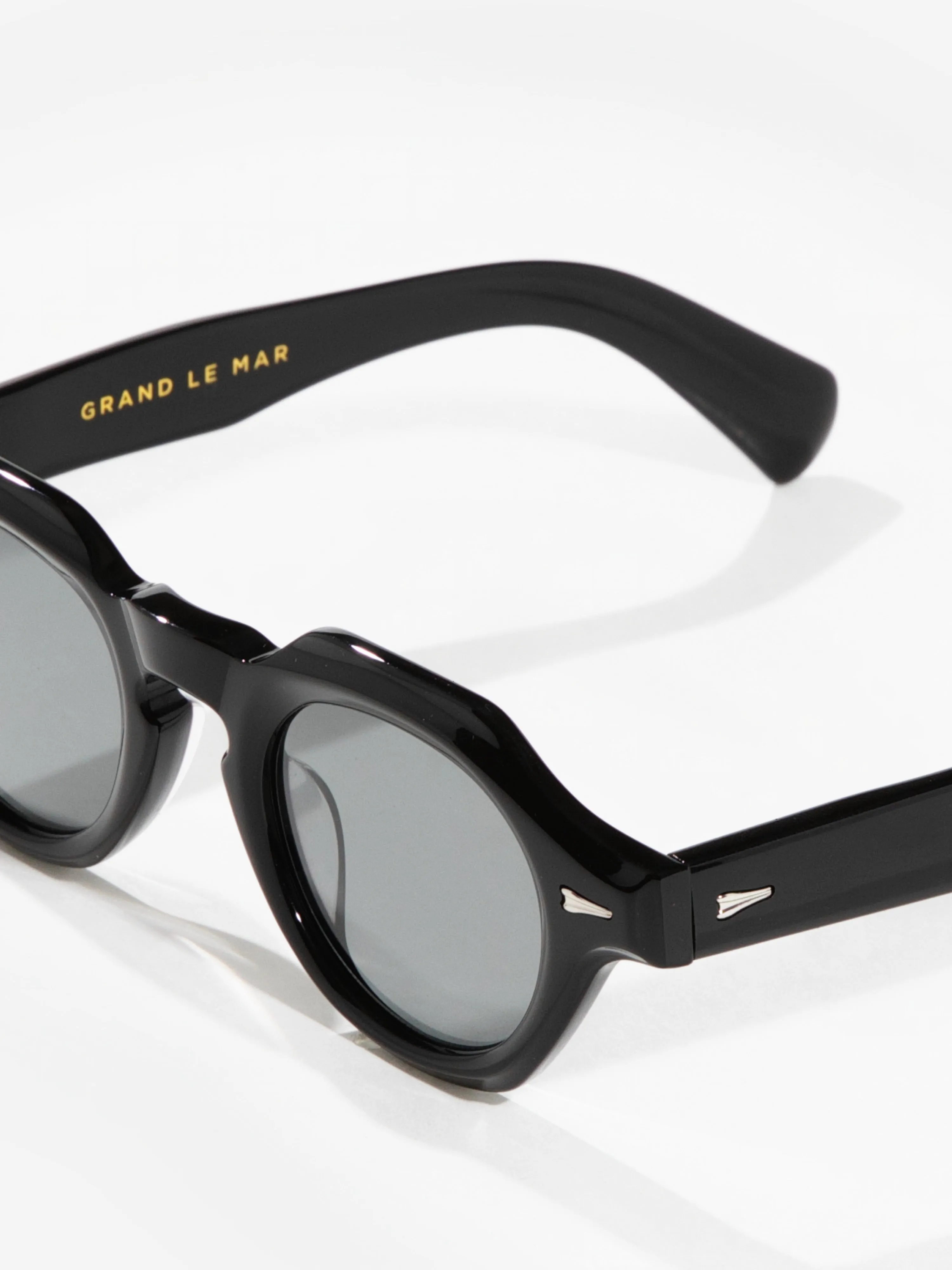 Acetate Black 001