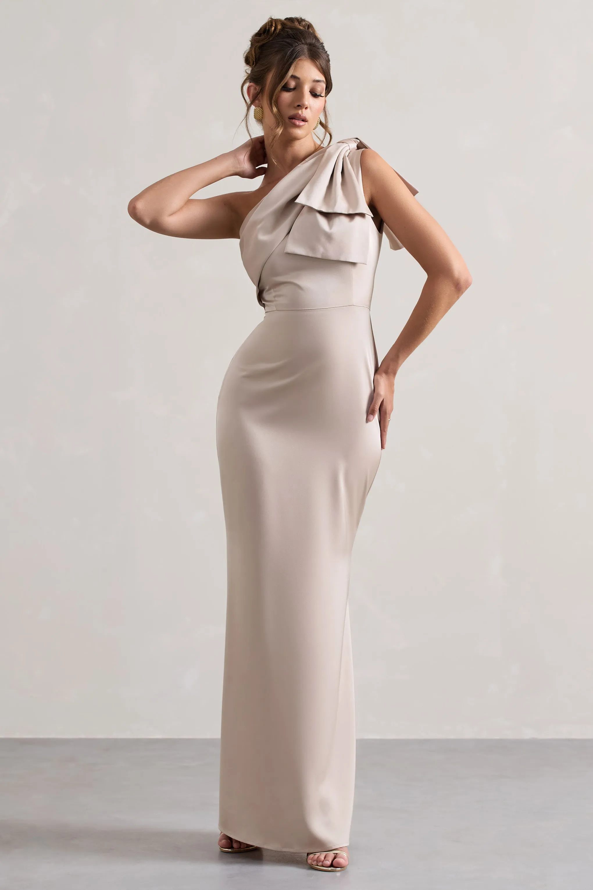 Lady | Robe longue asymétrique en satin champagne avec nud