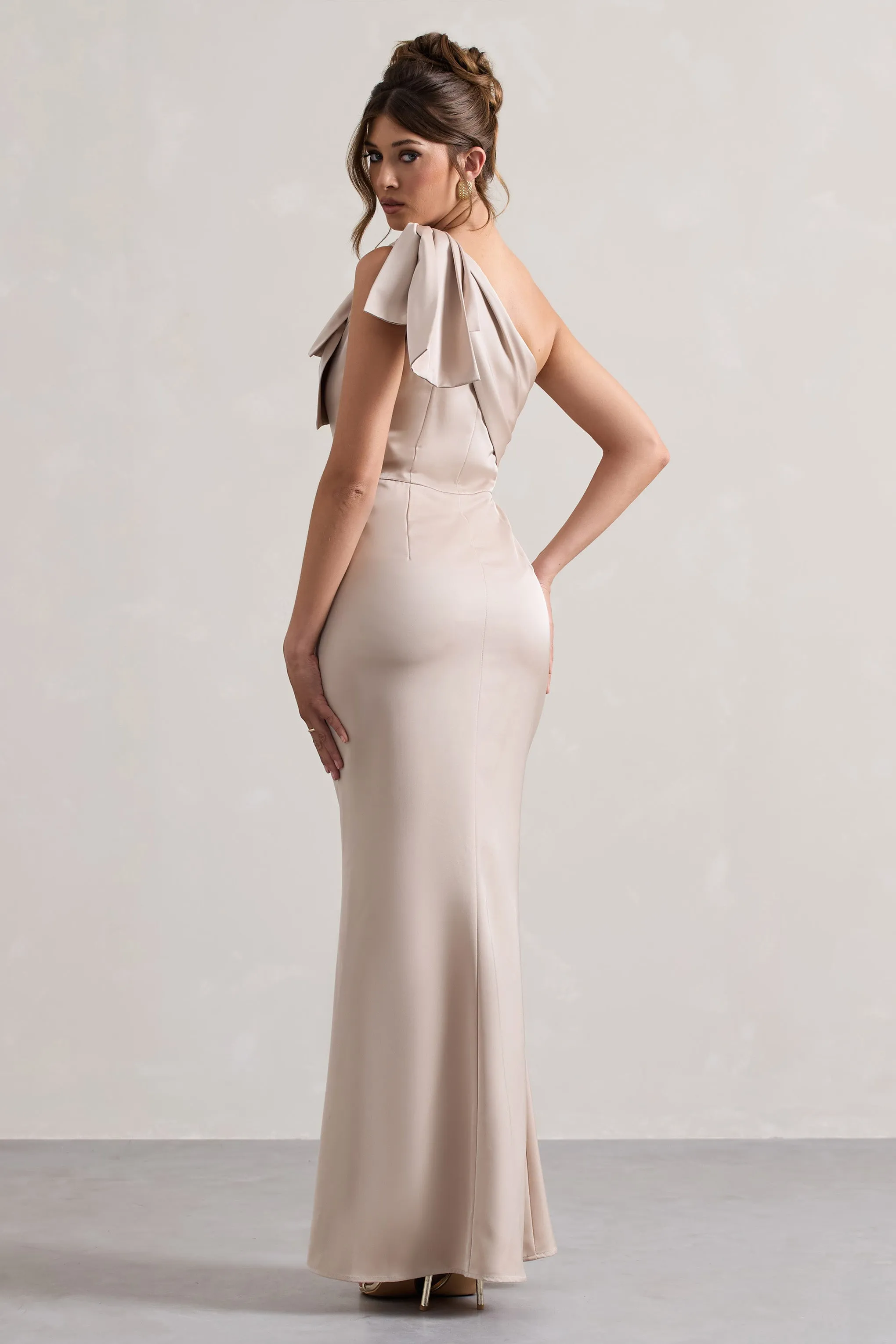 Lady | Robe longue asymétrique en satin champagne avec nud